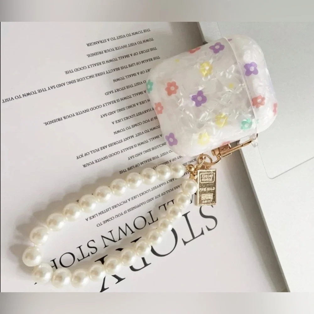 Cute Flower AirPod Case with Pearl keychain‎